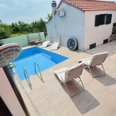 Kata Villa *